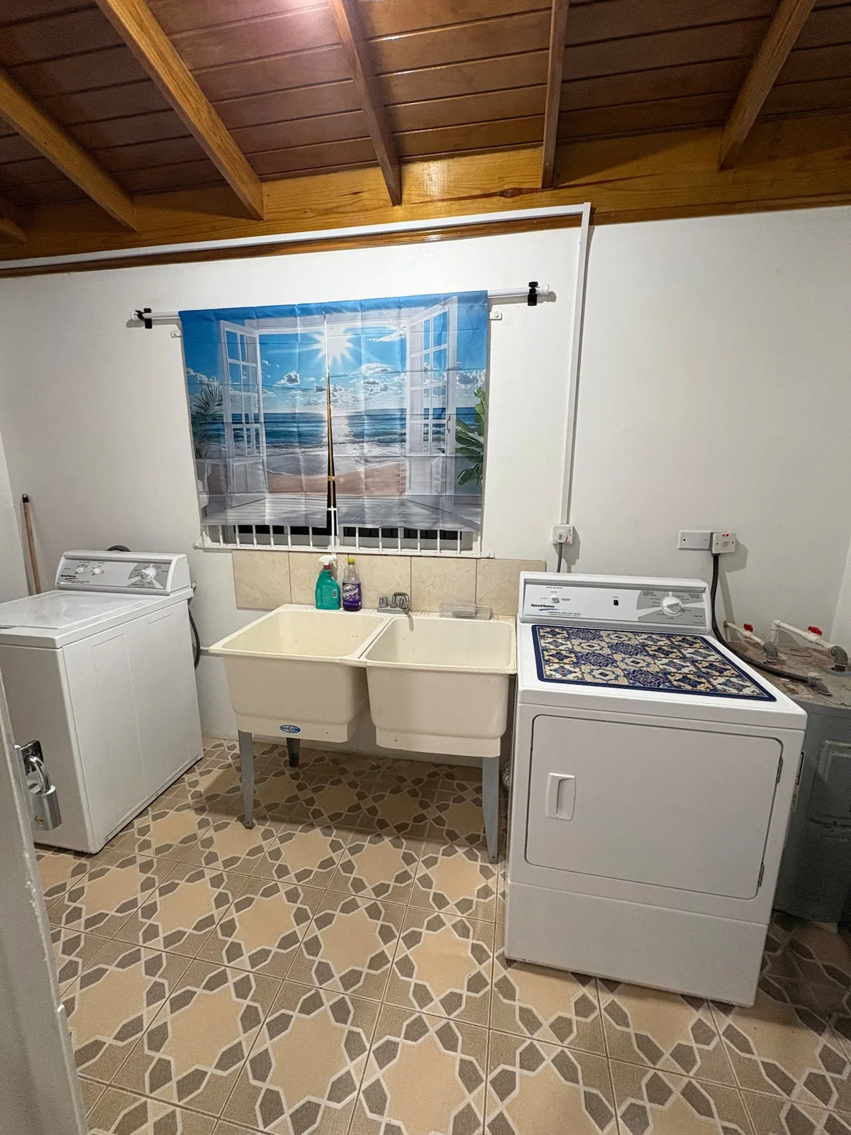 Washing machine and utility sink in Canopy View Villa